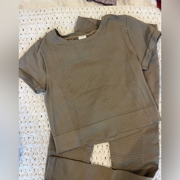 All In Motion Waffle Workout Set - Picture 2 of 8